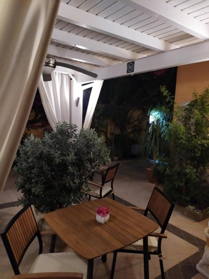 Domos Le Due Tuie Panzió Piscinas Kültér fotó